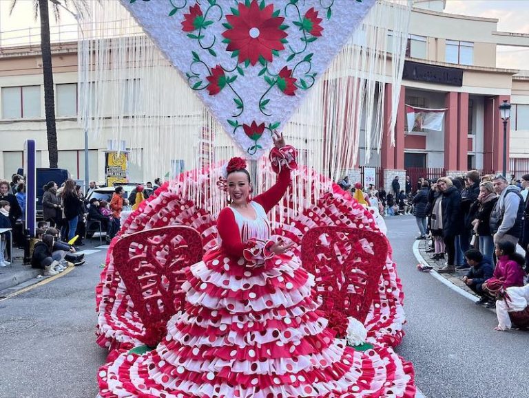 La Cabalgata de las Fallas de Gandia 2023 en imágenes